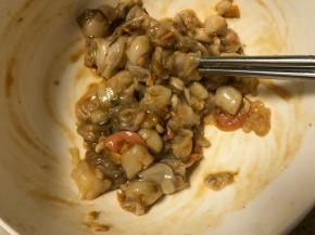 加入所有调料拌匀，腌制10分钟。