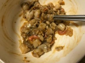 加入所有调料拌匀，腌制10分钟。