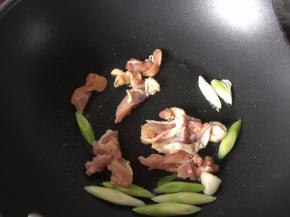 然后放入加入炒