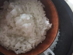 盛米饭