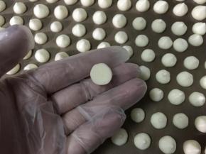 挤完和烤熟后外观基本不变，大小也不变，不膨胀过度，不塌陷，不缩小，不粘底，这样的溶豆就是成功的。