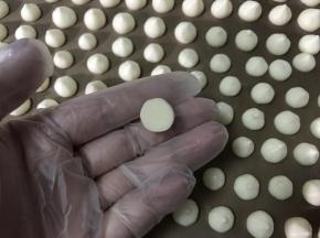 挤完和烤熟后外观基本不变，大小也不变，不膨胀过度，不塌陷，不缩小，不粘底，这样的溶豆就是成功的。