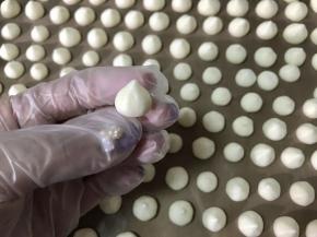 这个是用小花嘴挤的，花纹基本无，但是也是成功的溶豆