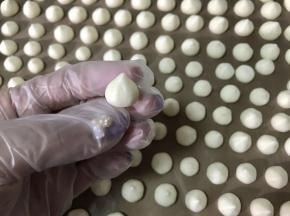 这个是用小花嘴挤的，花纹基本无，但是也是成功的溶豆