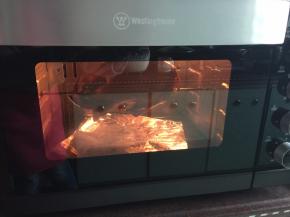 然后固定在烤叉上，上下火200摄氏度烤1个小时