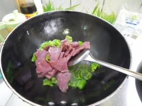 在加入牛肉