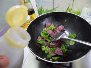 最后加入一点料酒