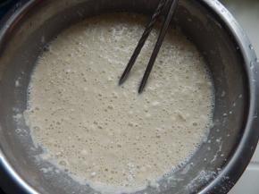 在加入清水搅拌均匀