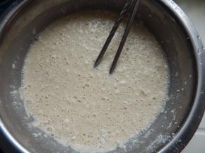 在加入清水搅拌均匀