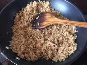 炒至烟比较小即可