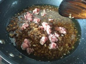 喜欢鲜甜的可以加适量肉末一起煸至肉末干即可（不加肉的也可以）