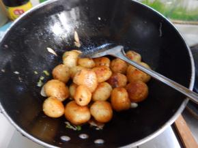 炒至土豆入味