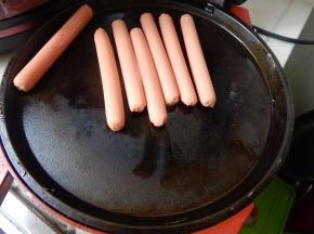 火腿肠上锅煎 一煎