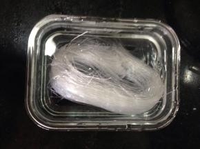 先把粉丝泡软