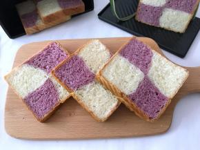 11、吐司相当松软，组织很细腻。