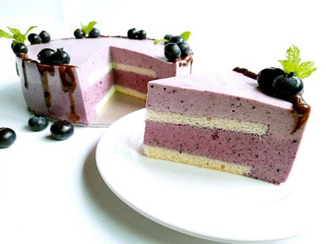 蓝莓渐变慕斯蛋糕