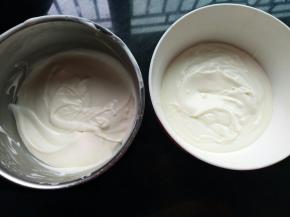 平均分成2份（提前把容器称重）