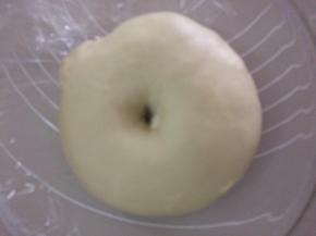 揉好的面团发酵至两倍大