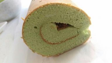 卷好后放冰箱30分钟后拿出来就可以吃咯！