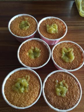 放入青柠凝酪夹心。