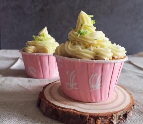 裱花，按自己的喜好裱花。