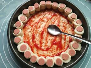 涂抹番茄酱或者披萨酱