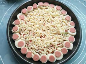 再撒一层厚厚的马苏里拉芝士碎