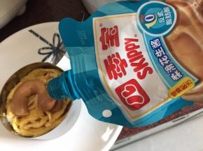 挤入四季宝花生酱