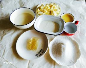 准备好内馅材料。