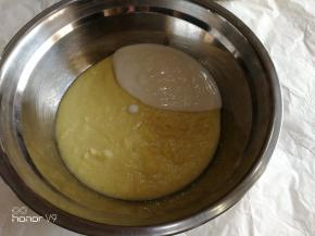 加入酸奶低速打发。