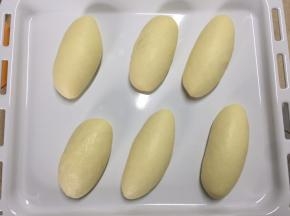 盖保鲜膜后，送进烤箱中发酵，时间是40分钟