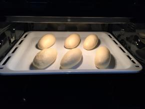 送进预热好的烤箱中层，上下火170度，19分钟