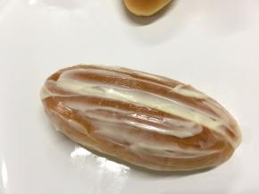 割口里和表面涂抹沙拉酱