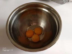 分离蛋黄。