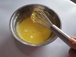 细腻的蛋黄糊。