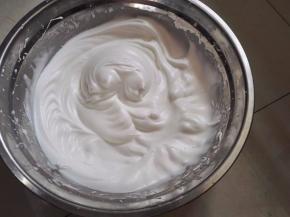 打发到小尖角状态即可。