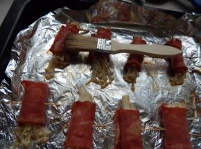 刷上一层调好的椒盐调料