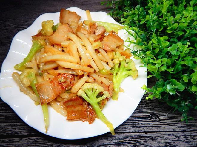 花菜五花肉炒年糕