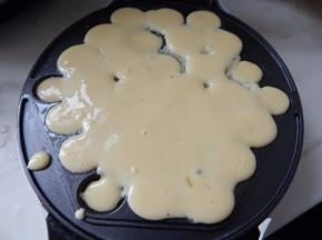 倒入调好的鸡蛋液