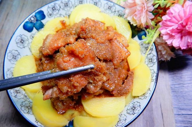 土豆粉蒸五花肉