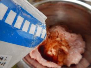 加入淀粉抓匀腌半小时