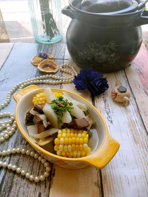 熬好的汤没有油却很美味哦