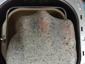 6. 揉至完成扩展，可拉出薄薄的手套膜