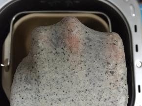 6. 揉至完成扩展，可拉出薄薄的手套膜