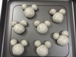 12. 揉圆码在烤盘上