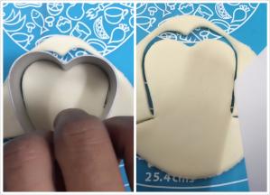 15. 再用心型的饼干模具压，压的时候手拿着饼干模具的地方要稍微的翘起，不能能整个模具都往下压要不出来的就是心形了，按压出上部分，下部分用刮板把形状割出来，稍微再用手整一整型即可