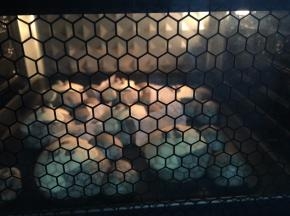 18. 先预热烤箱，上下温度130度10分钟，再把发酵好的面团送进烤箱烘烤18分钟