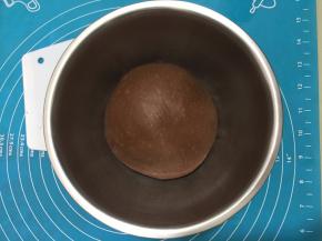 4揉圆放进冰箱进行低温发酵（我是前一天晚上揉好的面团，放冰箱，第二天整形刚刚好）