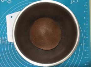 4揉圆放进冰箱进行低温发酵（我是前一天晚上揉好的面团，放冰箱，第二天整形刚刚好）