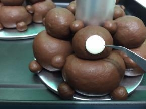 15贴在发酵好的小熊上